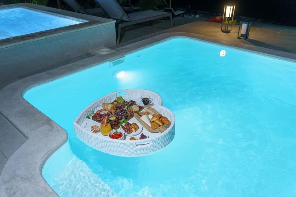 Nikkon Luxury Living Villa Arvi  ภายนอก รูปภาพ